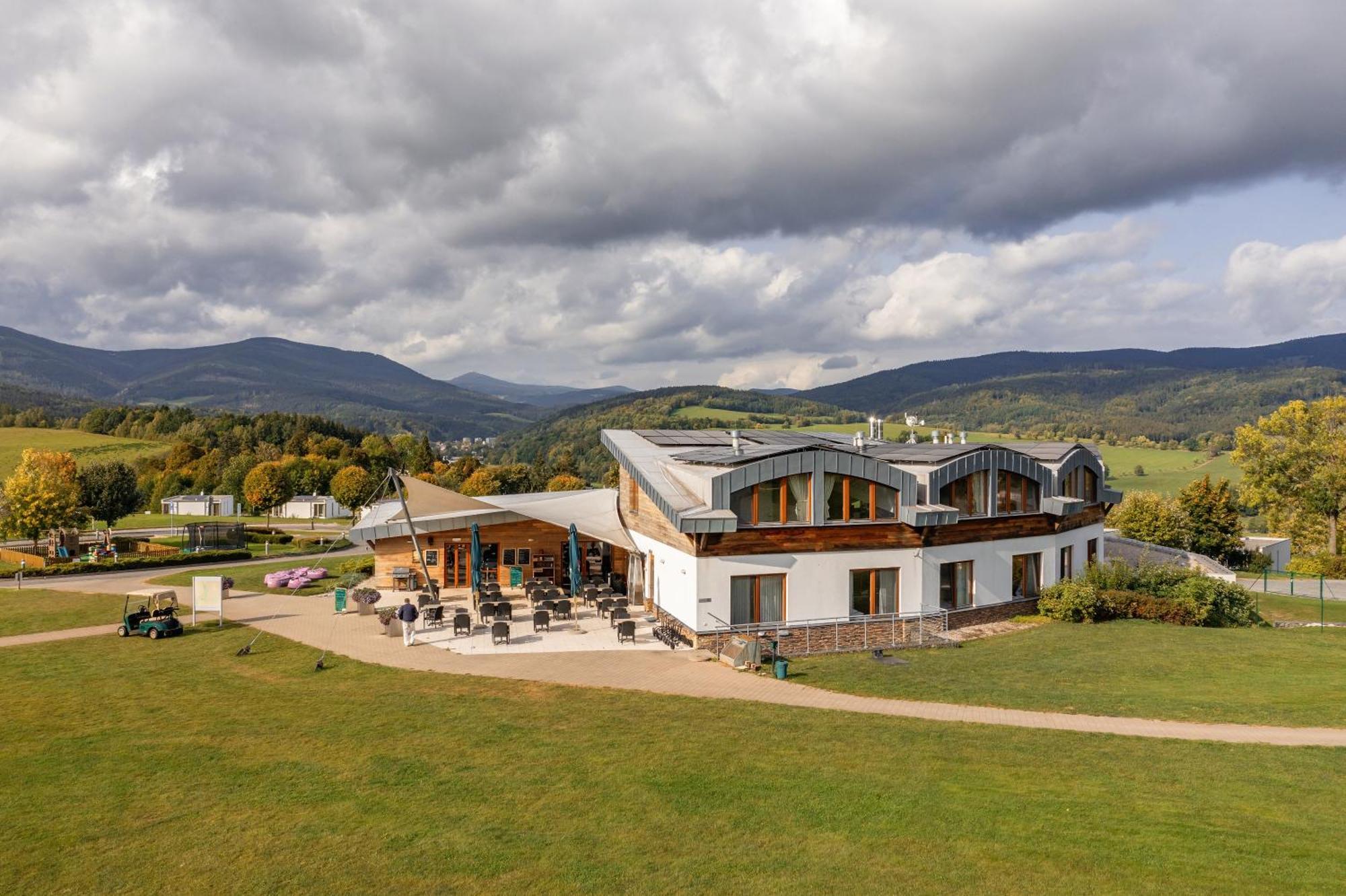 Готель Grund Golf And 4*