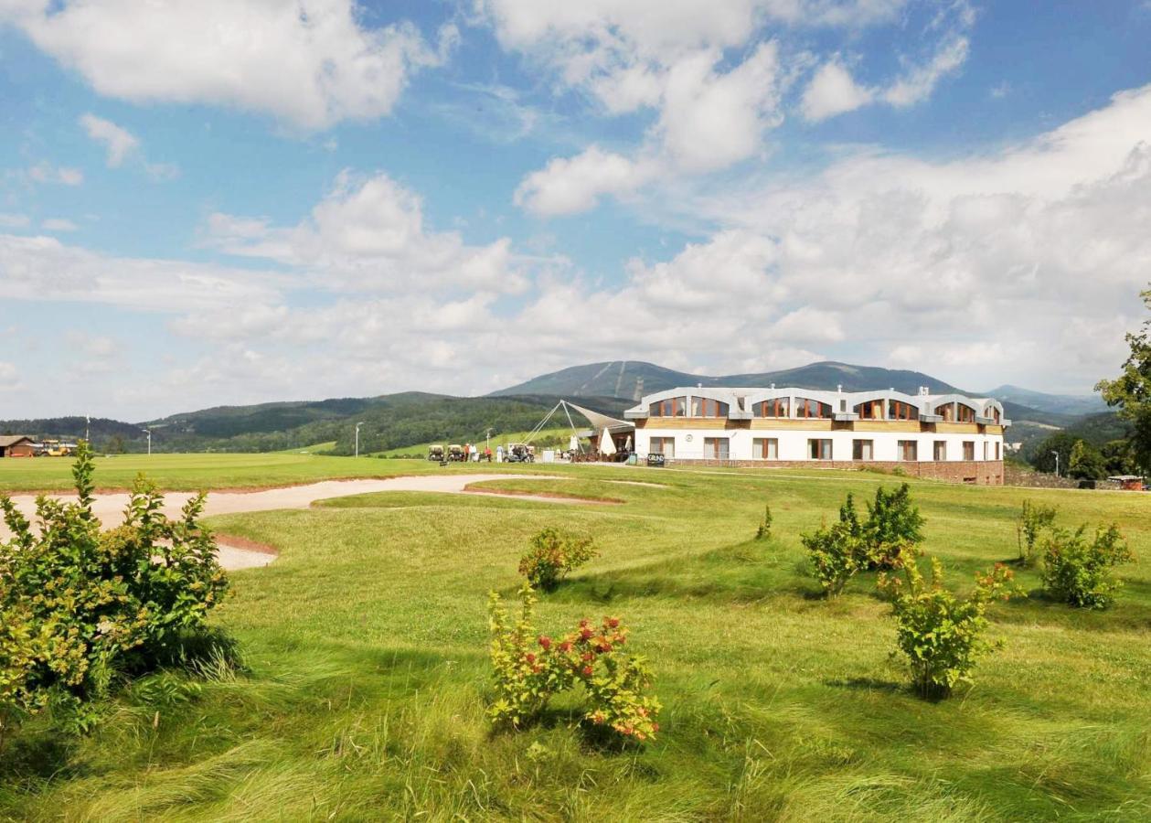 Готель Grund Golf And 4*
